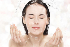 冬季冷水洗脸和热水洗脸哪个更合适？